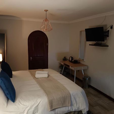 Airport Tower Lodge Kempton Park Exteriör bild
